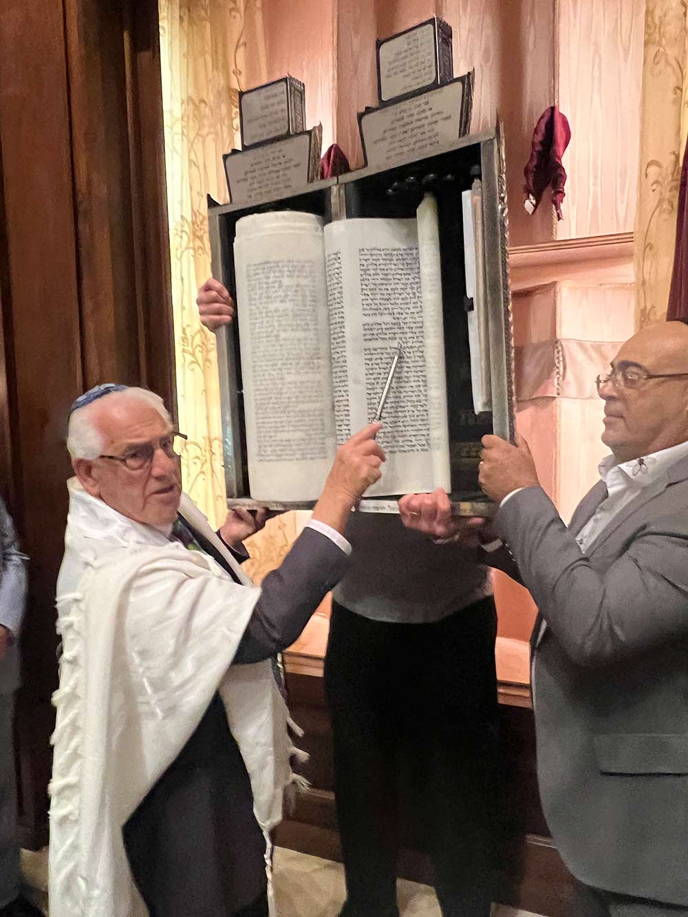 Gallery – 2024 Torah Dedication Ceremony – Sephardic Temple Tifereth Israel